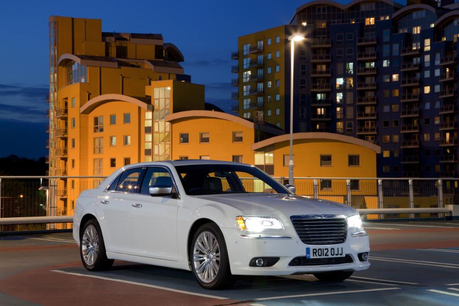  Chrysler 300C 2012 года  (UK) (фото 39 из 91)